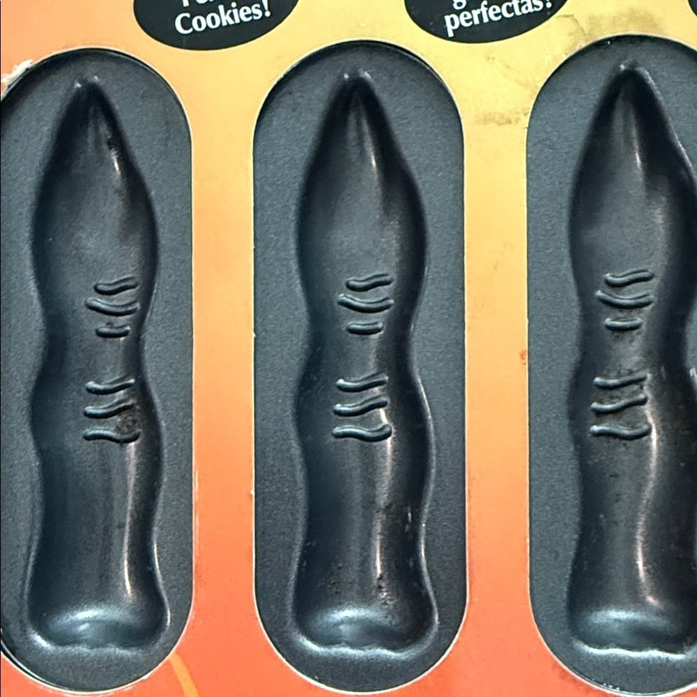 Wilton Halloween Orange and Black Cookie Pan - Picture 4 of 4